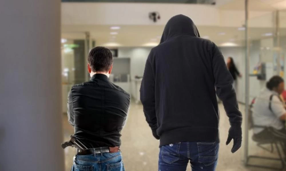 Διαρρήκτες πηδούσαν από μπαλκόνι σε μπαλκόνι για να γλιτώσουν